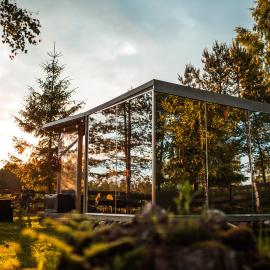 Mirror house，位于Tīnūži的酒店