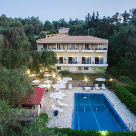 Amfitriti Hotel & Studios，位于拉卡的酒店