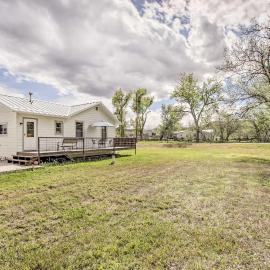 Lovely Thermopolis Home < 3 Mi to Hot Springs，位于瑟莫波利斯的酒店
