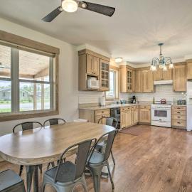 Idyllic Gem: Screened Porch, 1/2 Mi to River!，位于瑟莫波利斯的酒店