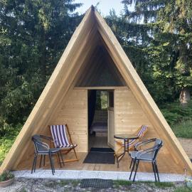 Hillside Bio Glamping，位于皮瑞伯德的酒店