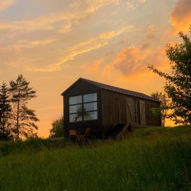 Ragnar Glamp Milzkalne Lux House，位于Rauda的酒店