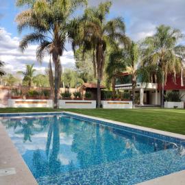 Finca el Nogal - Casa Entera Familiar Moderna con Amplio Jardín Atlixco puebla，位于阿特利斯科的酒店
