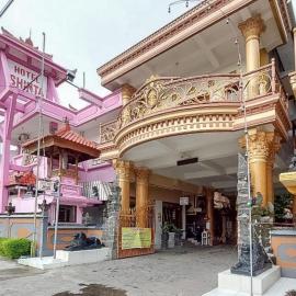 Hotel Shinta 1 near Stasiun Kertosono Mitra RedDoorz，位于Pelem的酒店