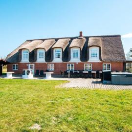 25 person holiday home in Rømø-By Traum，位于Mølby的酒店