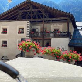 Hotel Chasa Chalavaina - Historisches Hotel des Jahres 2024，位于米施泰尔的酒店