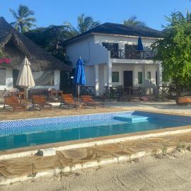 Kaure Sand Beach Lodge，位于乌罗阿的酒店