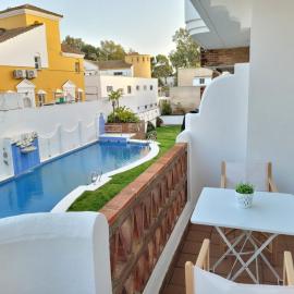 Apartamento en Rota con piscina y parking junto al mar，位于罗塔的酒店