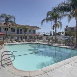 Motel 6-Corona, CA，位于科罗娜的酒店