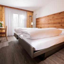 SEELANDHOTEL Weisses Kreuz，位于Lyss的酒店