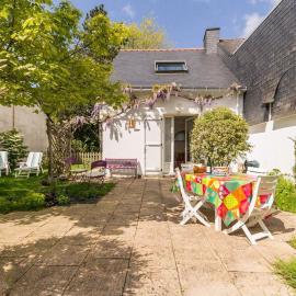Gîte rénové calme avec jardin fleuri, à proximité du canal de Nantes à Brest et de la forêt du Gâvre - FR-1-306-1007，位于Blain的酒店