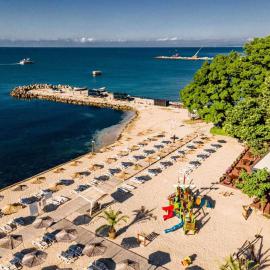 Royal Grand Hotel and Spa - All Inclusive and Free beach accsess，位于卡瓦尔纳的酒店