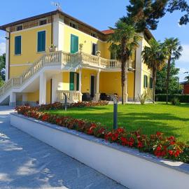 B&B VILLA PREZIOSA LAGO MAGGIORE，位于莱萨的酒店