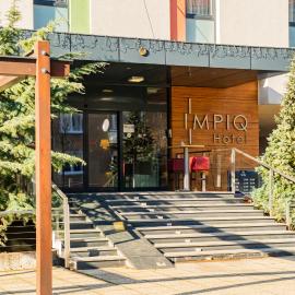 IMPIQ Hotel，位于特尔纳瓦的酒店