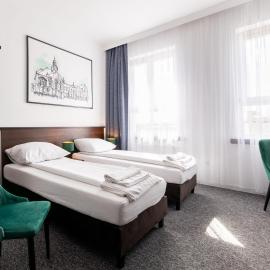 Hotel i Restauracja Nad Jeziorem，位于奇武胡夫的酒店