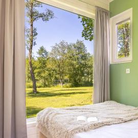 Lumi Resort - domki nad morzem - w otoczeniu natury - z podgrzewanym basenem i siłownią，位于里沃的酒店