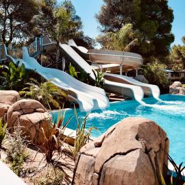 HolaCamp Sitges Garrofer，位于锡切斯的酒店