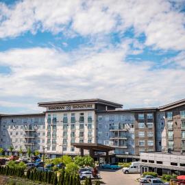 Sandman Signature Kamloops Hotel，位于坎卢普斯的酒店
