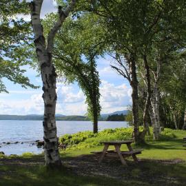 ‘Rangeley Retreat’ Cabin-Style Home: Lake Access，位于兰奇利的酒店