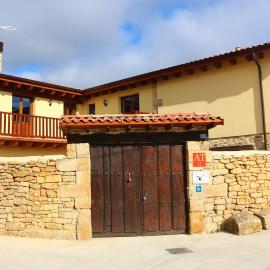 Apartamentos Turísticos Accesibles La Quinta de Sotoscueva，位于Quintanilla del Rebollar的酒店