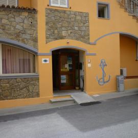 Hotel L'Ancora，位于圣特雷莎加卢拉的酒店