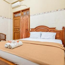 Hotel Shinta 2 near Alun Alun Kertosono Mitra RedDoorz，位于Pelem的酒店