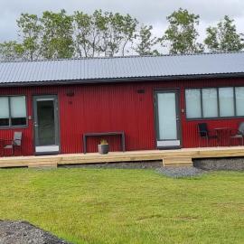 New and well furnished studio apartment for two 30 km from Kirkjubæjarklaustur Perfect place to stay at right between Black beach and Jökulsárlón，位于教堂城的酒店
