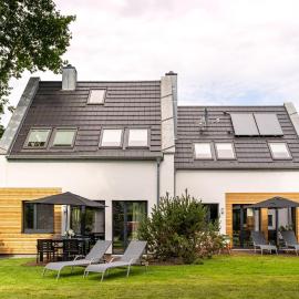 Wellness-Ferienhaus "Hagebutte" mit Sauna, Kamin & Terrasse - ruhig & stilvoll in Zingst，位于青斯特的酒店