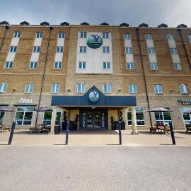 Village Hotel Bournemouth，位于伯恩茅斯的酒店