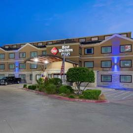 Best Western Plus Arlington North Hotel & Suites，位于阿林顿的酒店