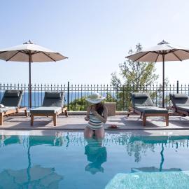 Avra Private Suites，位于拉瑟的酒店