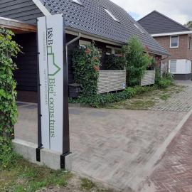 B&B Biej' oons tuus，位于海伦多伦的酒店
