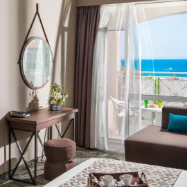 Hotel Alba - All inclusive，位于阳光海滩的酒店
