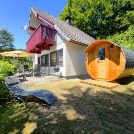 Entspannung in der Natur mit Seeblick und Sauna - Ferienhaus Felix von Mein-Seepark，位于基希海姆的酒店