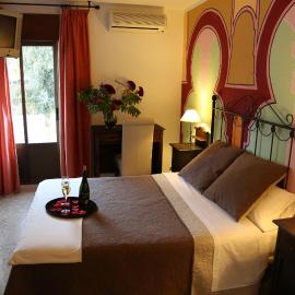 Hotel Puerta Nazarí，位于奥尔希瓦的酒店