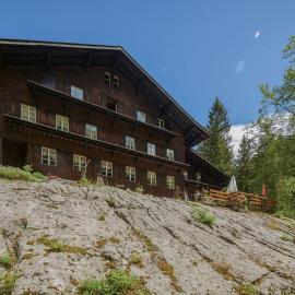 MOS Guesthouse Naturfreundehaus Brunig，位于龙疆的酒店