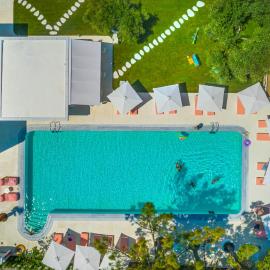 Cocoοns Suites & Villas Fourka,位于弗尔卡的酒店