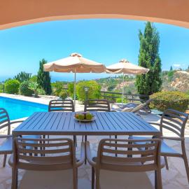Resitour - Perneri Three Bedroom Villas，位于Tala的酒店