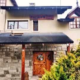 Periko´s Youth Hostel，位于圣卡洛斯-德巴里洛切的酒店