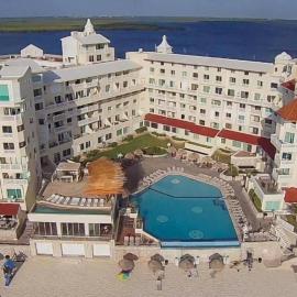 Cancun Plaza Condo Ocean front，位于坎昆的酒店