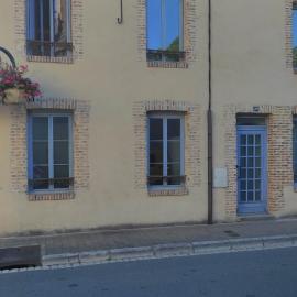AUBIGNY SUR NERE appartement 1，位于内尔河畔欧比尼的酒店