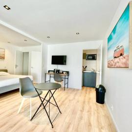 Résidence Duguay - Centre ville - Appartements tout Confort - Neuf - NOUVEAU，位于洛里昂的酒店