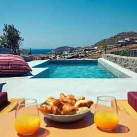 Villa Piccolo Mondo with private pool and sea view，位于卡拉法蒂斯的酒店