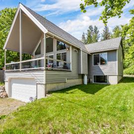 Garfield Bay View Home，位于Sagle的酒店