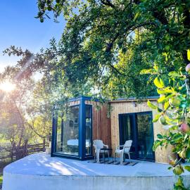 Elysian Fields - The Island Tiny House，位于Sadu的酒店