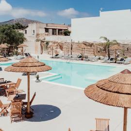 L'Oasi Villaggio Albergo，位于法维尼亚纳的酒店