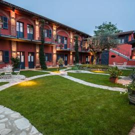 Le Serre Suites & Apartments，位于蒙卡列里的酒店