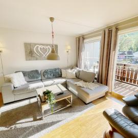 Mountain retreat in Uvdal WIFI SAUNA，位于Uvdal的酒店
