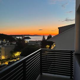 Sandi Hvar Apartments，位于赫瓦尔的酒店