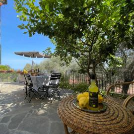 Apartment Casa dei Fiori by Interhome，位于Lingueglietta的酒店